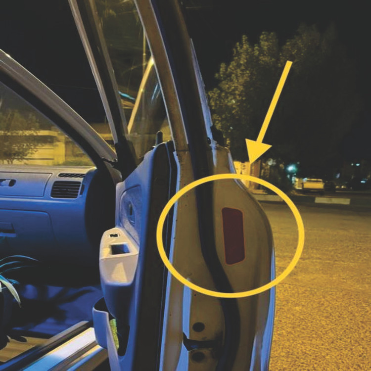 برچسب شبرنگ هشدار باز بودن درب خودرو ونگارد مدلS116مناسب برای کیا ریو بسته 4 عددی تولیدی مستر لوکسینو